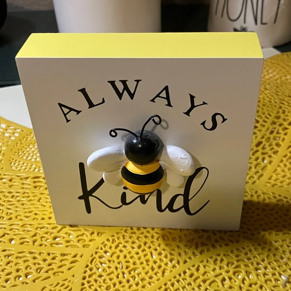 Bee decor . I used only for decor. Rae Dunn mug. Rae Dun honey pot. Other items - Picture 9 of 13